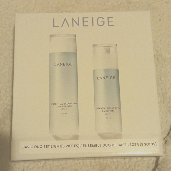 Laneige Basic Duo Set Light Essential Balancing & Water Bank Gift Set - Picture 5 of 11